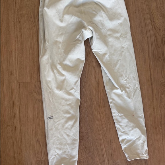 Alo Cream Activewear Leggings - Picture 4 of 5